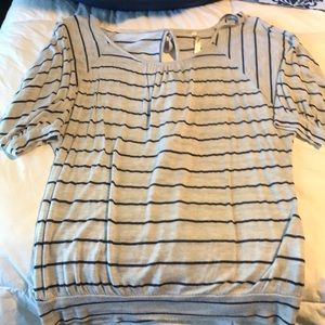 Soft shirt with bows down the back